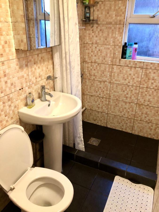 The Guest House Luton  Ngoại thất bức ảnh